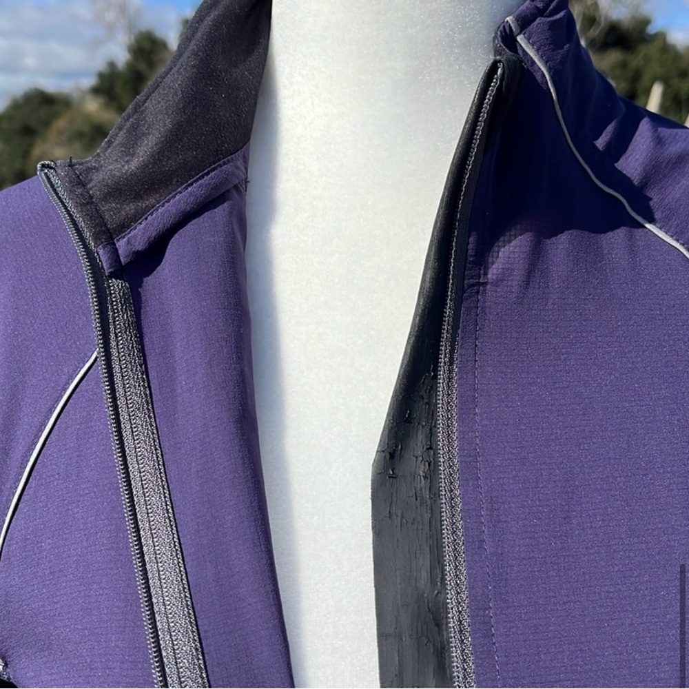 Peak Performance Lightweight Packable Jacket - Picture 7 of 9